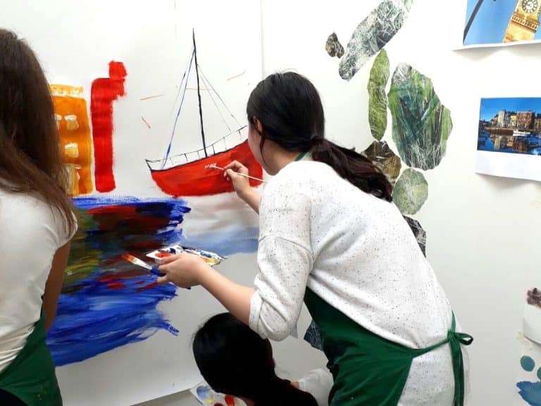 team painting